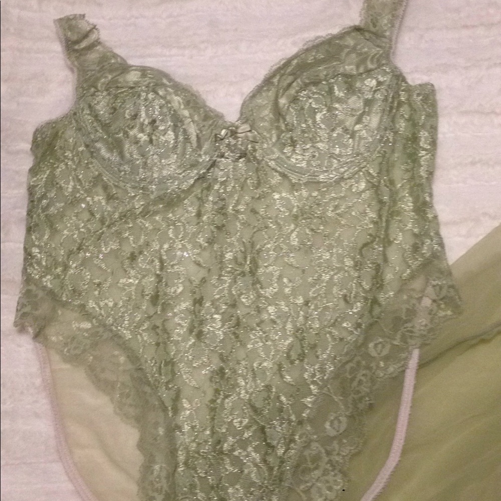 Lingerie - Picture 3 of 8